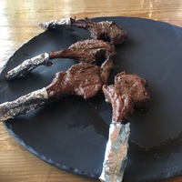 Каре ягненка с соусом Бринжал