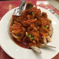 Жареный карп в кисло-сладком соусе по-гуандунски