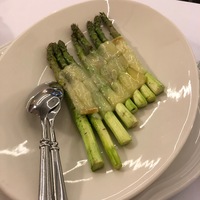 Спаржа с грюером
