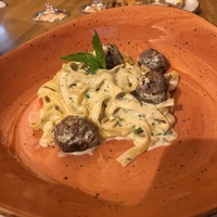 Необычная карбонара с говяжьими тефтельками и черным перцем