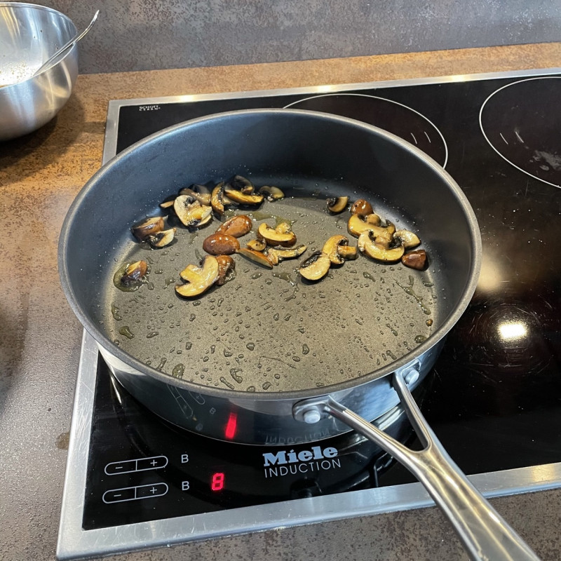 Салат, шпинат, грибы и тофу