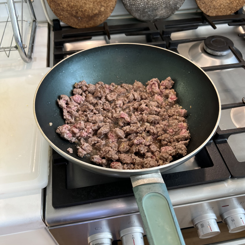 Капуста с мясом и черным перцем