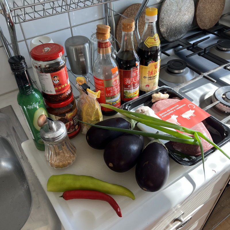 Баклажаны с чесноком и мясом